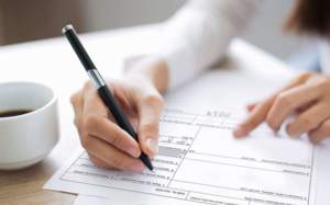 W2 vs W9 Form: Key Differences To Understand as a Worker